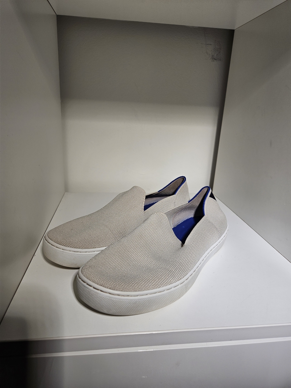 Vionic Slip-On Flats in Light Gray Size 7 Some Flaws In Photos